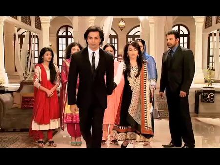 Qubool Hai First Anniversay Gift: Asad Barges In And Takes Zoya Away!