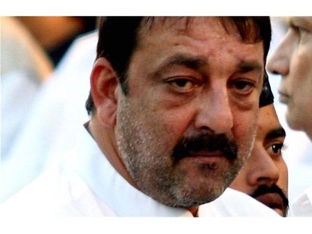 Sanjay Dutt's Wife Accompanies Him Till Gates Of Yerawada Jail