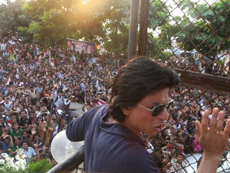 Shahrukh Khan Thanks Fans For Birthday Wishes