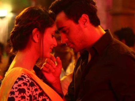 Watch: Kareena Kapoor Kick Imran Khan's Booty In 'Dil Duffer'