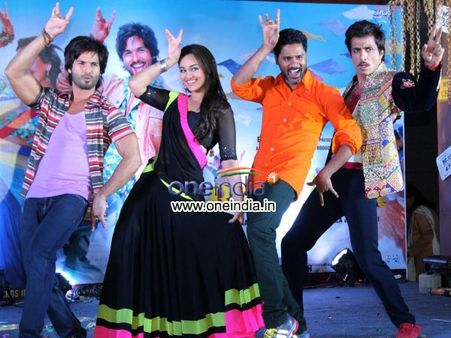 Shahid Kapoor Tried Hard To Match Prabhu Deva's Dance Steps In R... Rajkumar