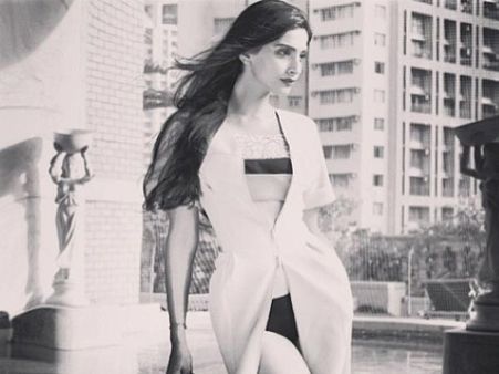 Sonam Kapoor Looks Like A Mannequin!