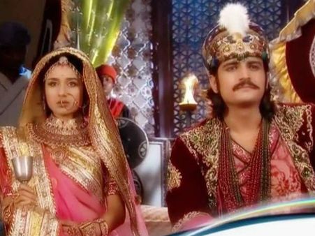 Jodha Akbar: Jodha Really Pregnant Or Is It A Misunderstanding?