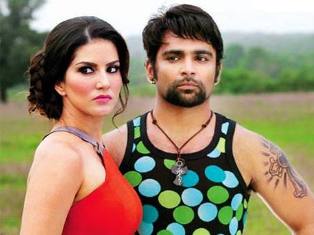 Sunny Leone's Topless Scene Puts Jackpot Into Trouble