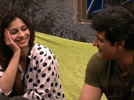 Ajay Devgn Red-Faced Pressurises Viacom 18 To Evict Tanisha Mukherjee From Bigg Boss 7!