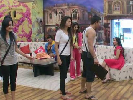 Emotional Roller-Coaster Ride On Bigg Boss 7; Star Kids Armaan-Tanisha Suffering!