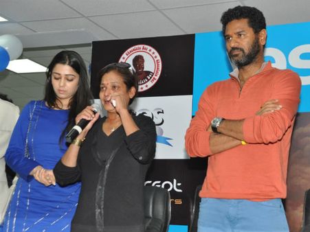 R... Rajkumar Promotion: Srihari's Wife Disco Shanti Breaks Down in Tears