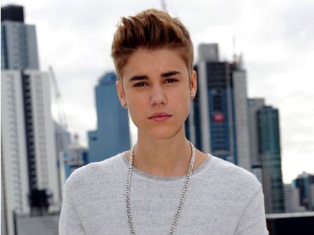 Justin Bieber Detained At Airport During Drug Search