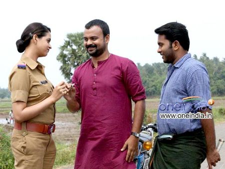 Mohanlal Sells Dakshayani Biscuits To Kunchacko Boban!