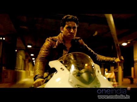 Abhishek Bachchan Performs Desi Flavoured Stunts In Dhoom 3