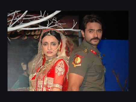 Sanaya Irani Likes Her On Screen Chemistry With Ashish Sharma!