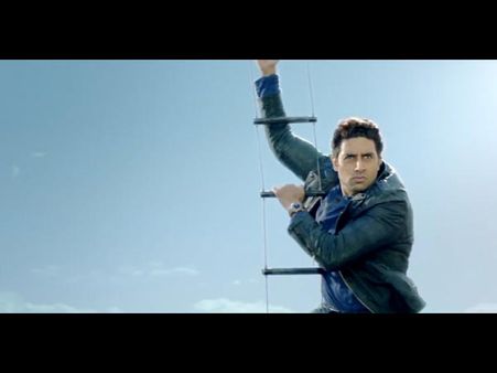 Amitabh Bachchan Raves About Son Abhishek's 100 Crore Film Dhoom 3!