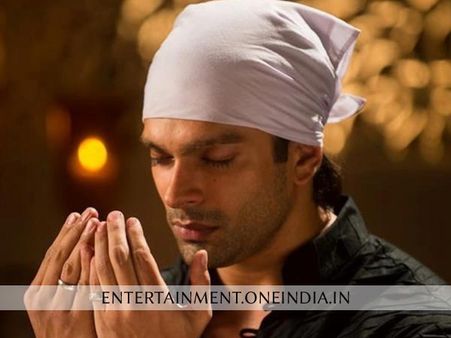 Qubool Hai's Asad, Karan Singh Grover Kicked Out And Slapped A Legal Notice?