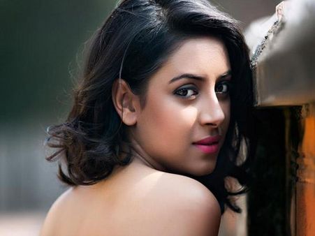 Pratyusha Banerjee Of Bigg Boss 7 Says Can't Eat Cockroaches And Rejects Show!
