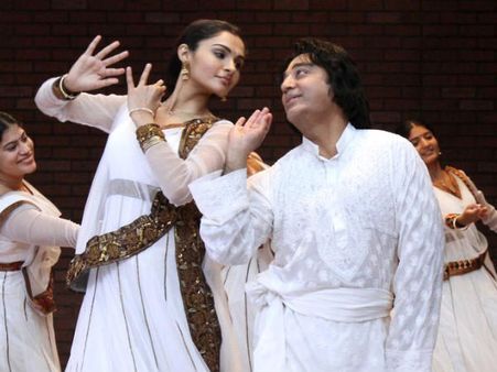 Andrea Jeremiah-Kamal Hassan Share A Kiss In Vishwaroopam 2?