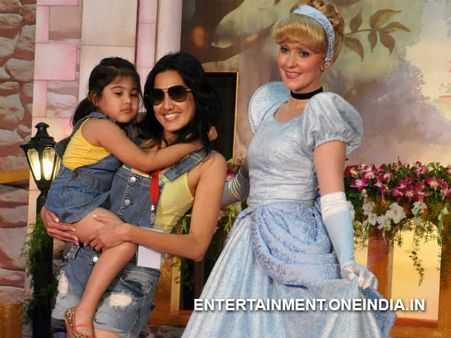 Bigg Boss 7's Kamya Punjabi With Daughter Meet Snow White, Cinderella, Rapunzel...