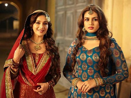 Dedh Ishqiya Movie Review - It's Spellbinding