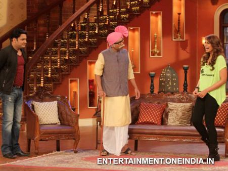 Pics: Bipasha Basu On Kapil Sharma's Comedy Nights Saying “Love Yourself”