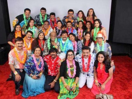 Mohanlal Hosts Class Of 80s Actors Party