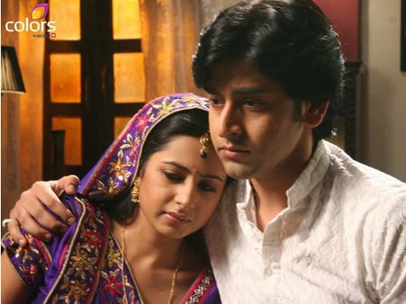 Balika Vadhu: Double Trouble For Jagiya; Can Save One, Ganga Or The Child!