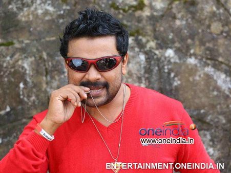 Dileep To Dance With 21 Dogs In Ring Master!