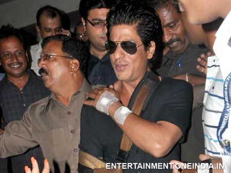Shahrukh Is Injured: Panicked Crew Takes Him To Nanavati