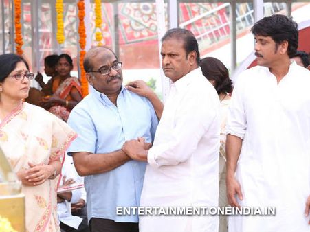 Photos: Manchu Mohan Babu Family Pays Last Respect To Akkineni Nageswara Rao
