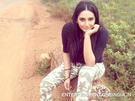 After Ramya, Ragini Dwivedi To Enter Politics!