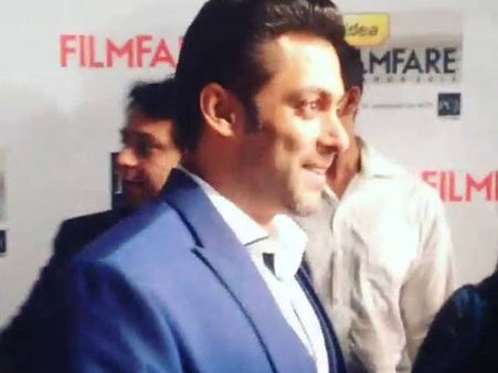 Filmfare Awards 2014: Salman Khan Makes A Grand Entry, Will Perform!