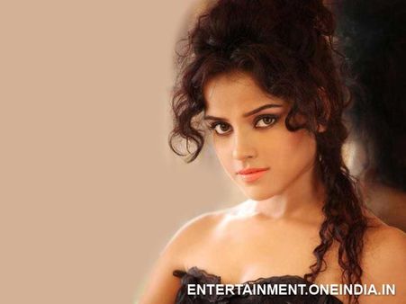 Piaa Bajpai Back To Mollywood With A Bang!