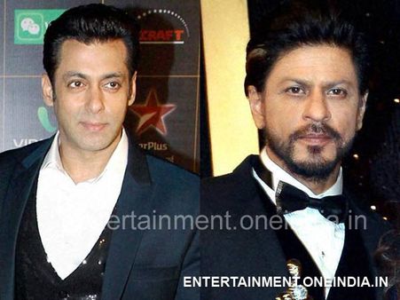 Salman Khan Dances To Shahrukh Khan's Lungi Dance!