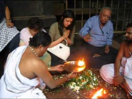 Photos: Kajal Aggarwal Performs Rahu Ketu Pooja At Kalahasti