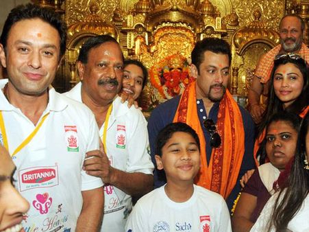 Salman Visits Siddhivinayak Temple