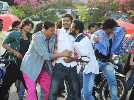 Vijay To Do Guest Appearance In Akshay Kumar's Holiday?