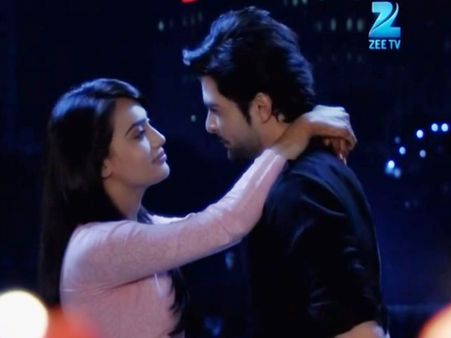 Qubool Hai: 13th February, Zoya's Mehandi Ceremony