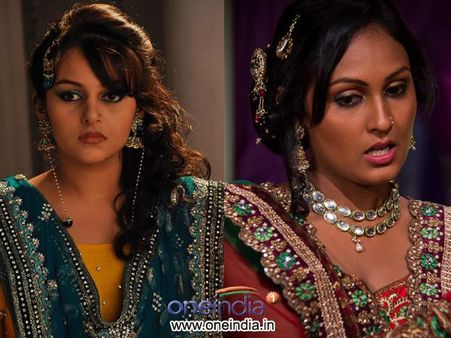 Qubool Hai: 24th February, Nazma's Suspicious, Doubts Farhan, Haseena