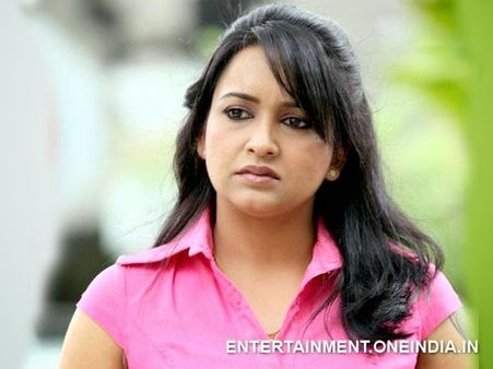 Lena To Make Kollywood Debut