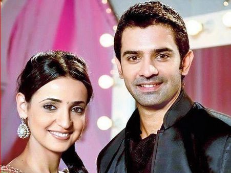 When Sanaya Irani And Barun Sobti Reunited At Daljeet's Baby Shower!