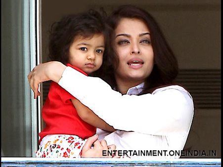 Is Aishwarya Rai Bachchan Too Protective Of Her Little Beti Aaradhya?