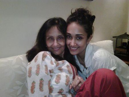 Jiah Khan's Mom Rabbiya Accuses Salman Khan For Protecting Jiah's Murderers!