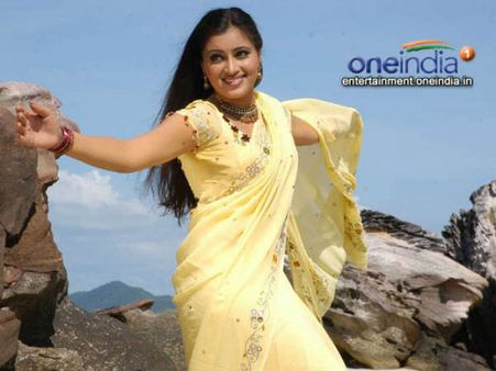 Navneet Kaur Makes It To Headline For 2 Wrong Reasons