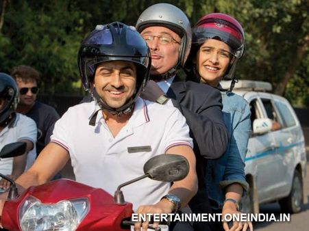 Ayushmann Promoting Bewakoofiyan With Flashmob !