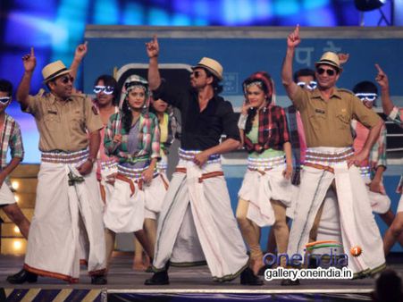 Shahrukh Khan To Do Lungi Dance For Kochadaiiyaan Team
