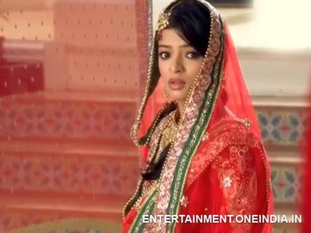 Qubool Hai: 10th March; Humeira Jealous Of Zoya, Insecure About Haider!