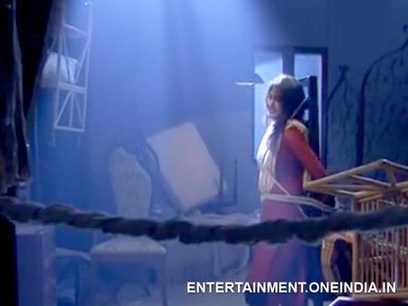 Qubool Hai: 12th March; Zoya Copies Tanveer's Murderous Tricks!