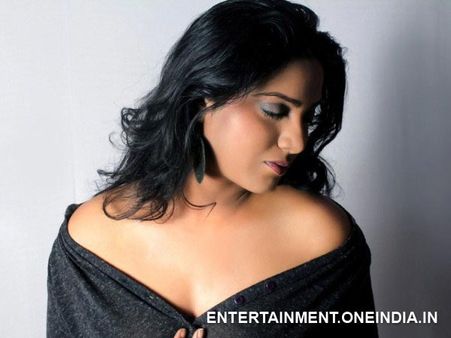 Ragini Dwivedi Honours Kavita Radheshyam As Next Silk Smitha