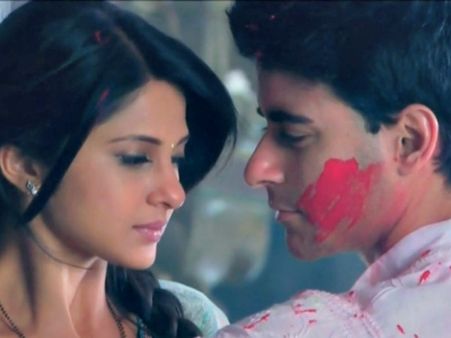 Saraswatichandra: 26th March; Saras To Leave House!