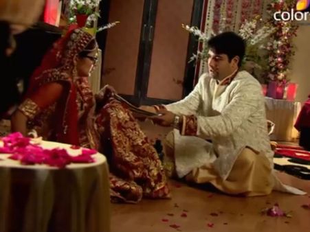 Madhubala - Ek Ishq Ek Junoon: 2nd April; Madhu Is Raju's Doll, He Is Abhay's Toy!