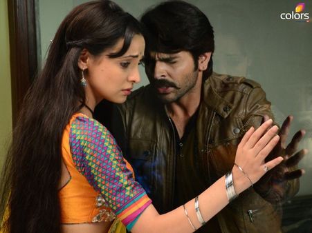 Rangrasiya: 11th April; Rudra Wants Paro To Cry Every Moment
