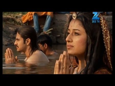 Jodha Akbar: 16th April; Jodha And Jalal In Jamuna Unaware Of Each Other!